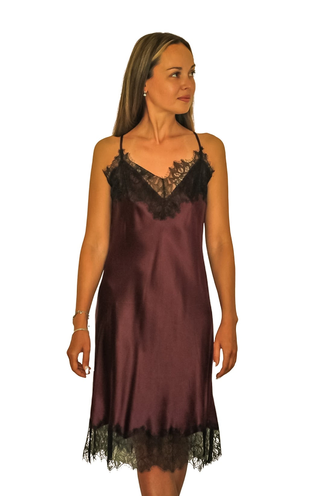 Camisón de seda con tirantes ajustables