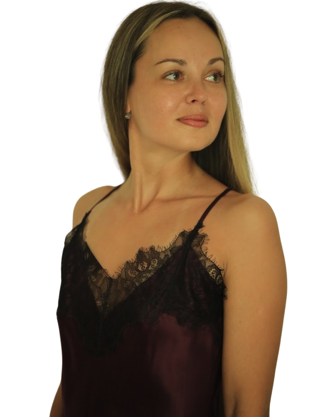 Este camisón de seda tiene una caida maravillosa y su tacto suave te hará sentir todo el lujo de seda.