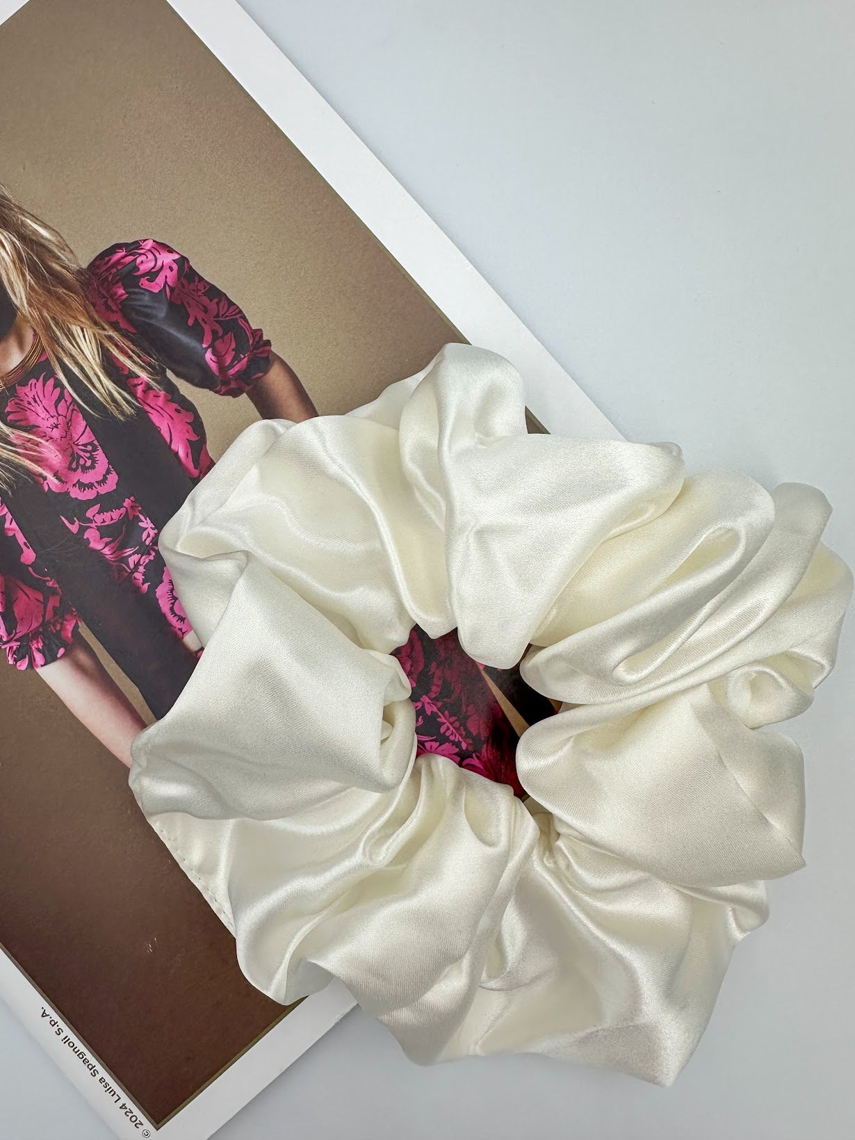 SILK SCRUNCHIE- LARGE SIZE - IVORY