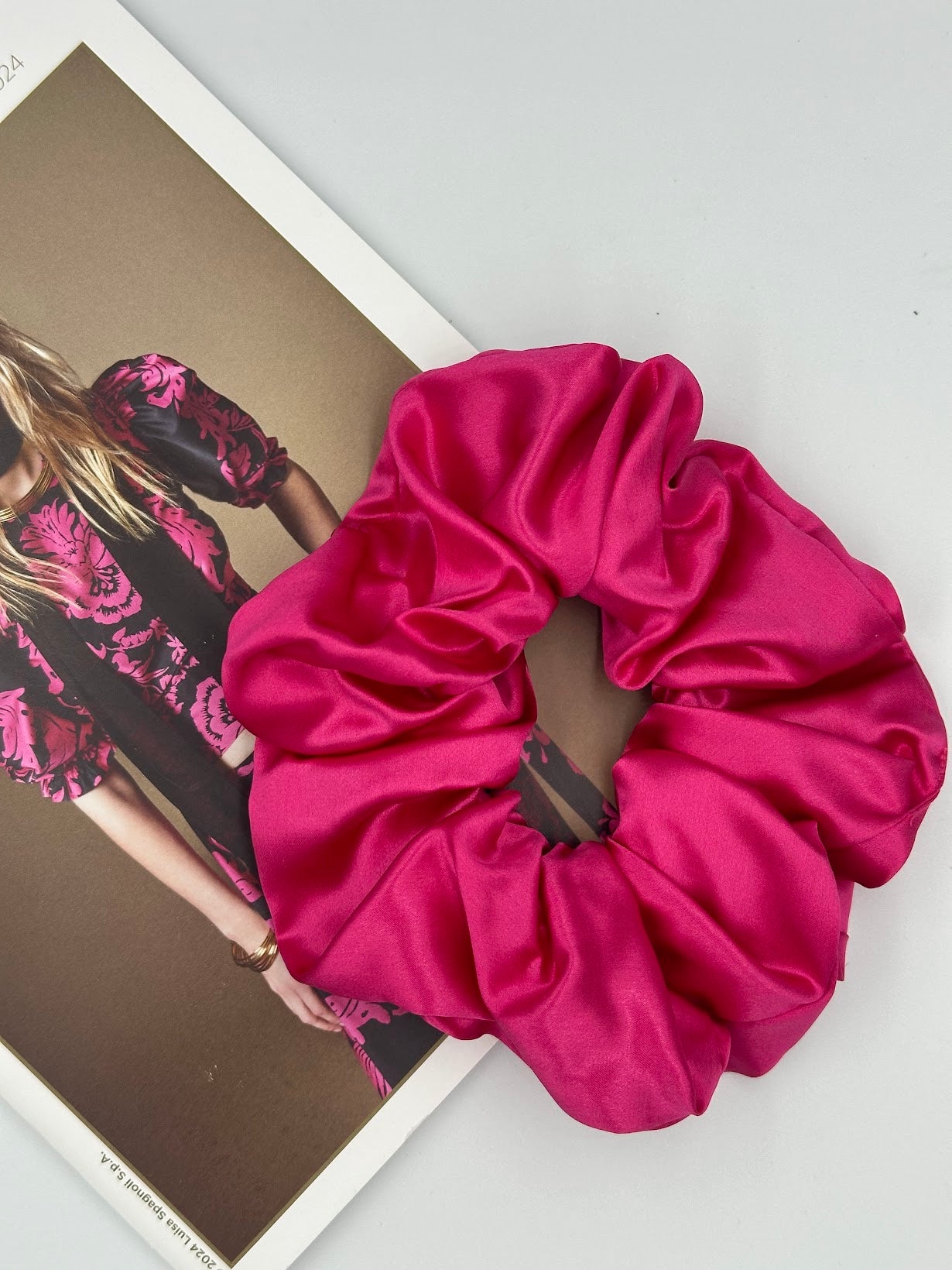 SILK SCRUNCHIE - LARGE SIZE - FUCHSIA