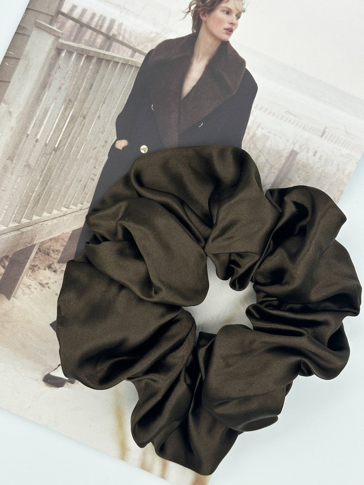 SILK SCRUNCHIE - LARGE SIZE - BROWN