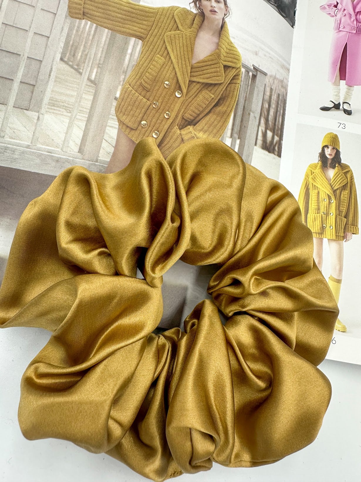 SILK SCRUNCHIE- LARGE SIZE - GOLD