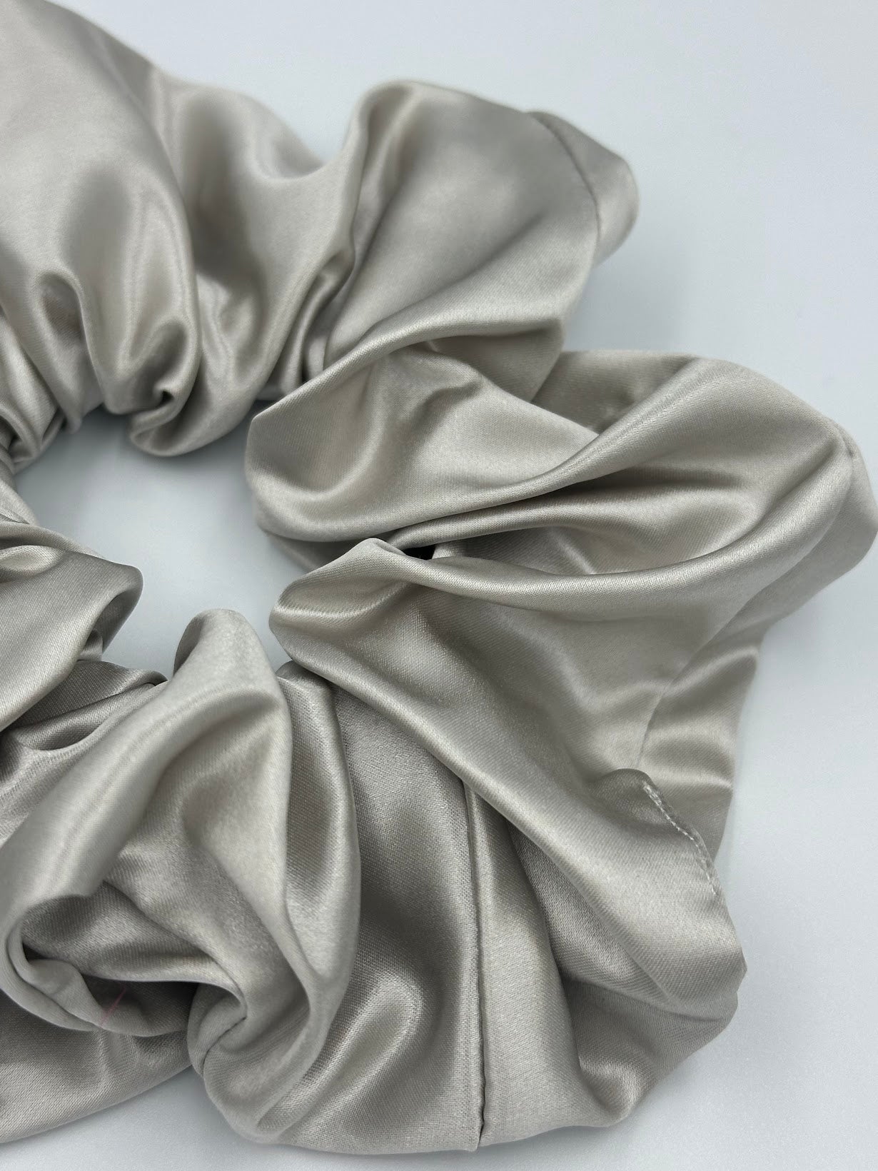 SILK SCRUNCHIE - LARGE SIZE - PEARL GREY