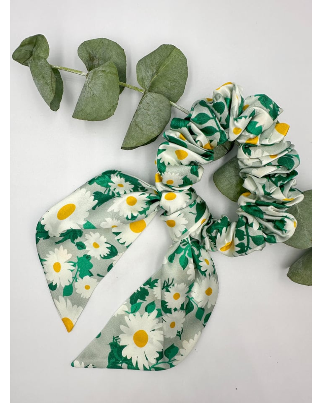 SILK BOW SCRUNCHIE - DAISY PRINT