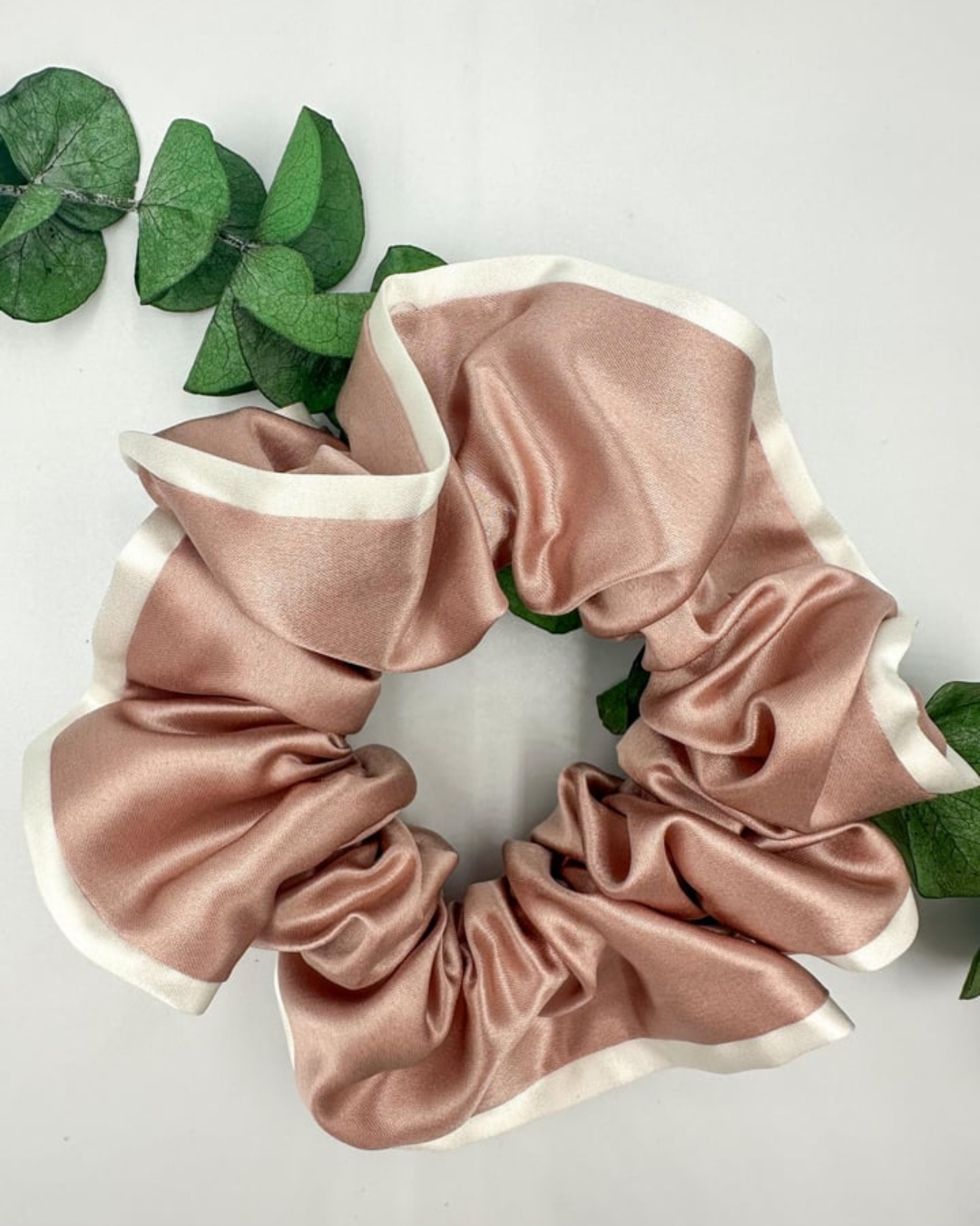 SILK SCRUNCHIE - PINK & WHITE