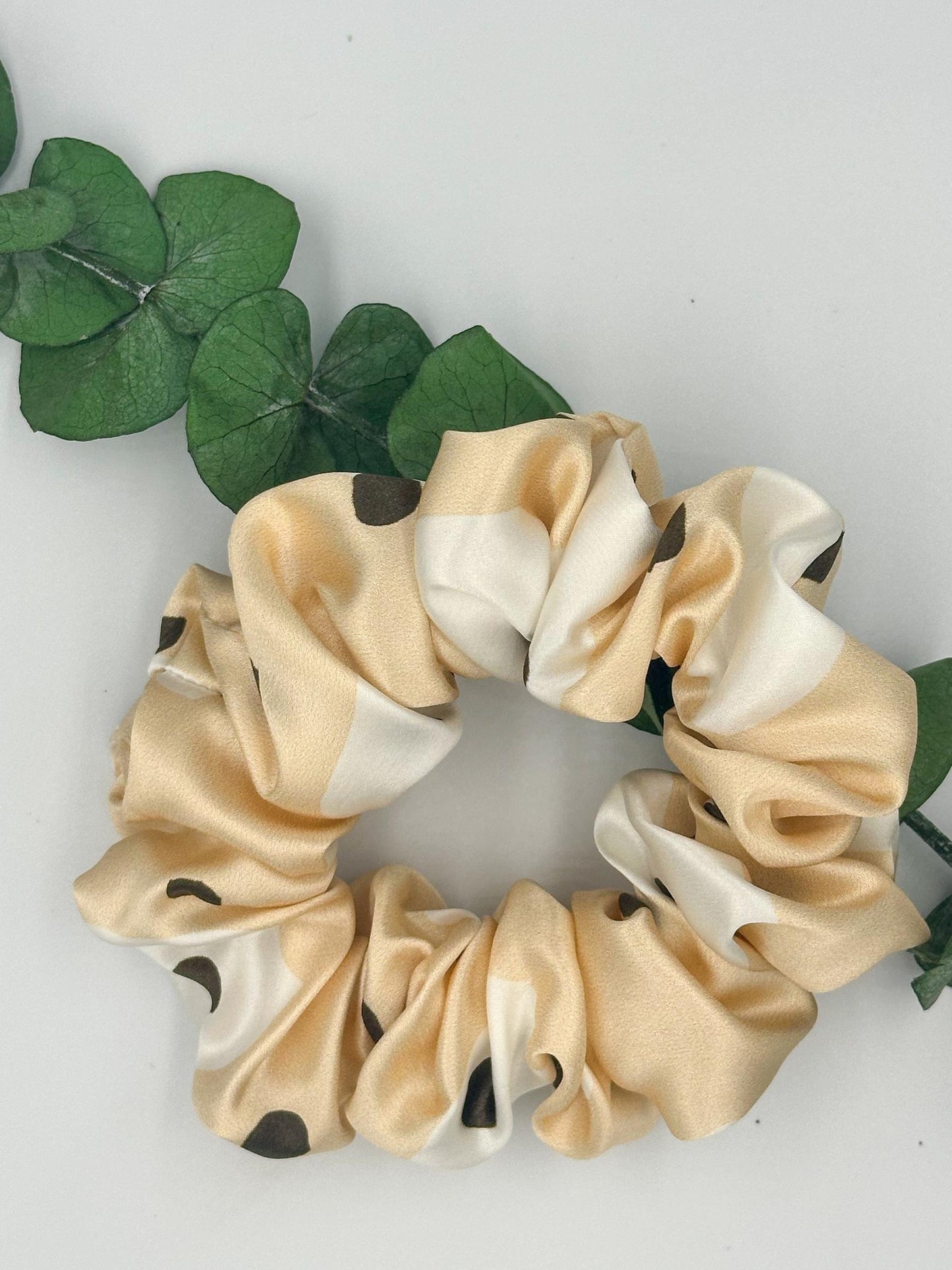 SILK SCRUNCHIE - POLKA DOT PRINT