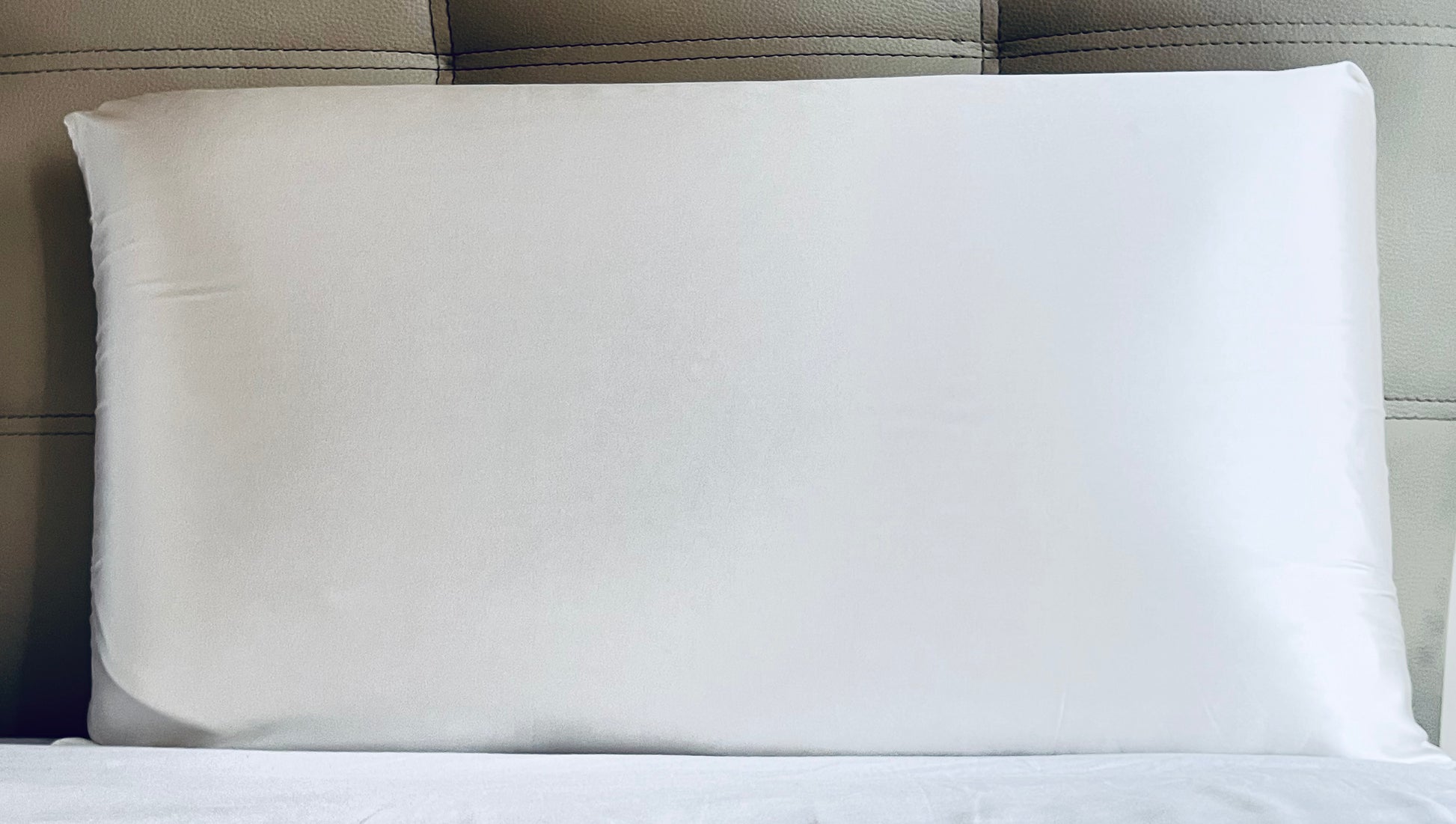 La funda de almohada de seda mejora la calidad del sueño, previene las arrugas y el cabello encrespado durante el sueño. 