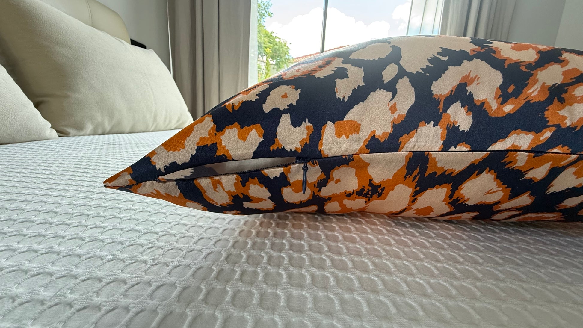 Su cierre con cremallera mantiene siempre la almohada bien colacada dentro de su funda.
