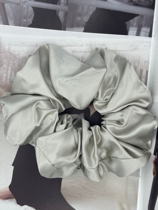 SILK SCRUNCHIE - LARGE SIZE - PEARL GREY 