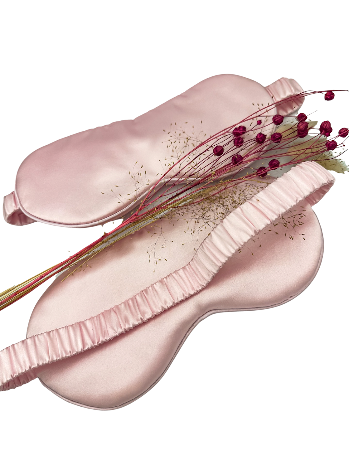 Antifaces para dormir de seda rosa palo acompañados de flores secas