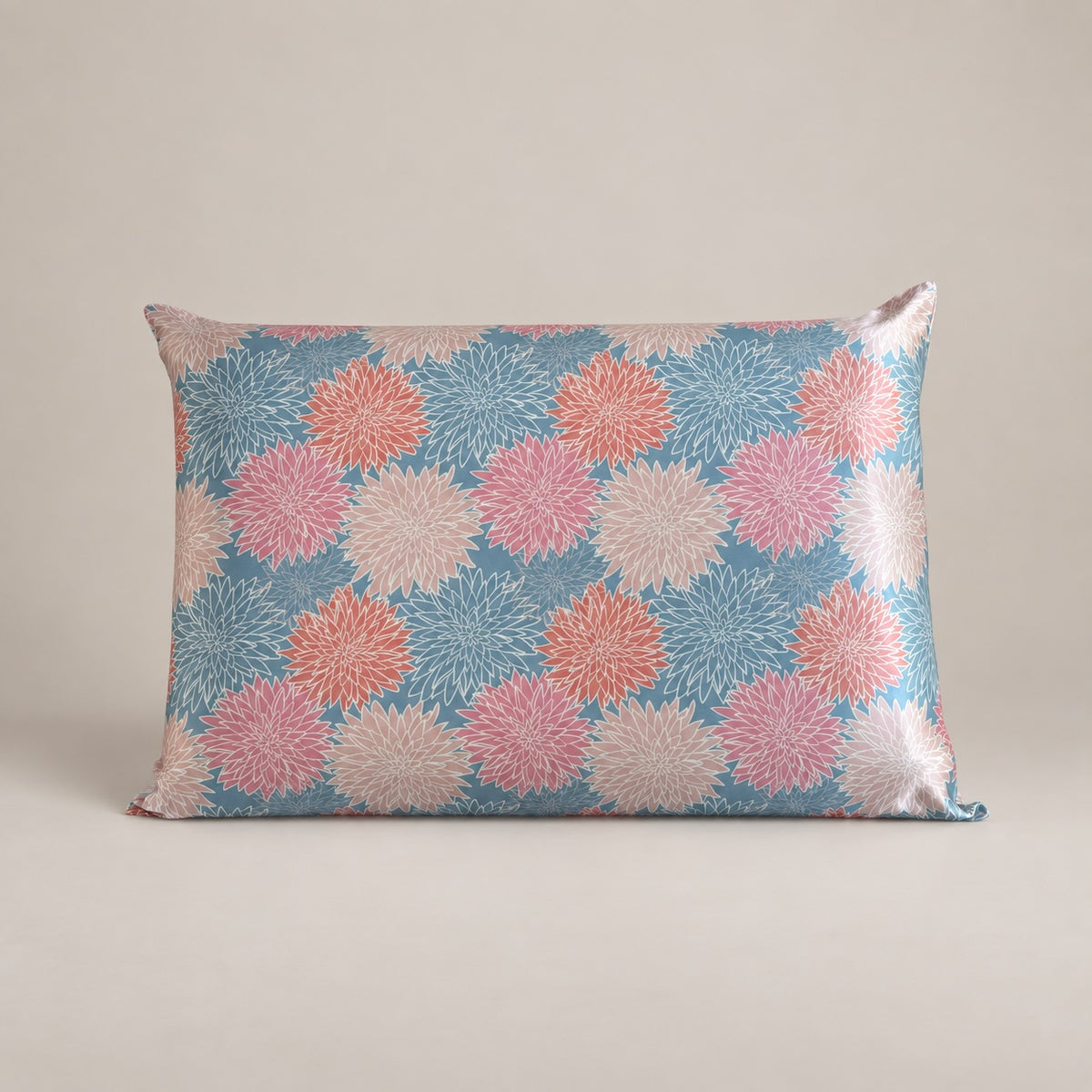 Funda de almohada de seda Jardín de Dalias con estampado floral rosa y azul